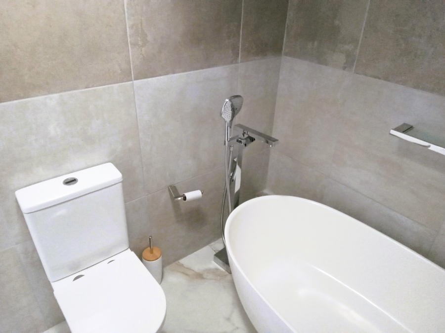 To Let 4 Bedroom Property for Rent in Greenways Golf Estate Western Cape